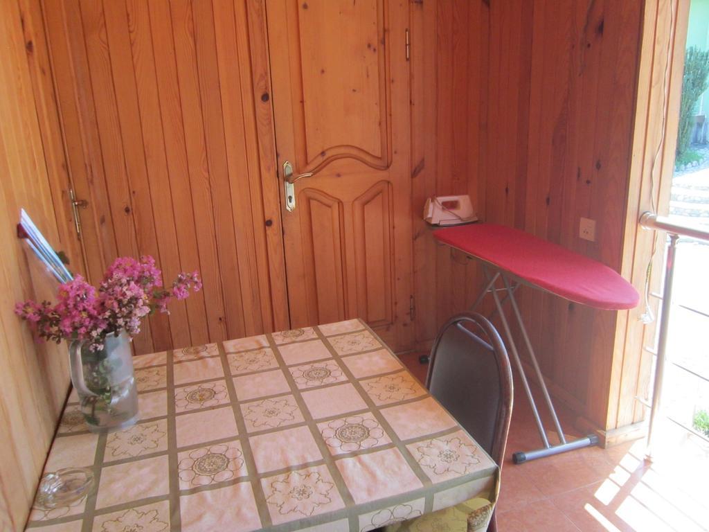 Wooden Cottage Makhinjauri Bagian luar foto