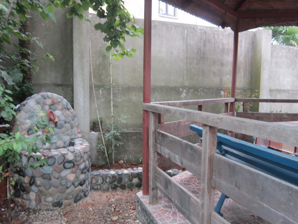 Wooden Cottage Makhinjauri Bagian luar foto
