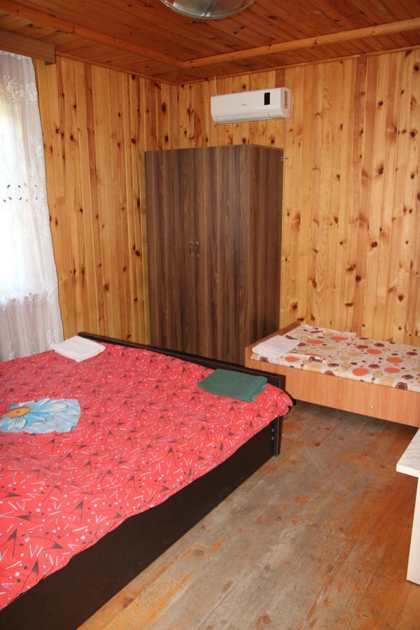 Wooden Cottage Makhinjauri Bagian luar foto